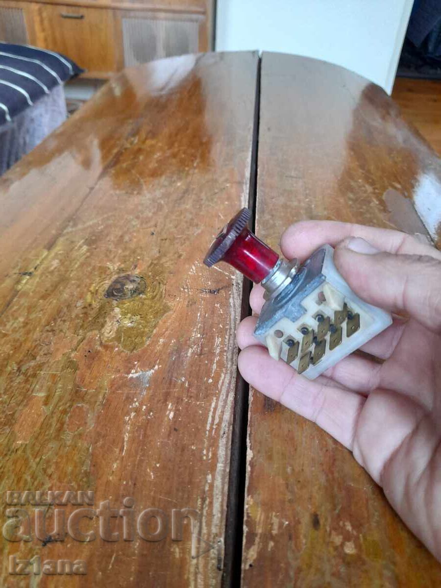 Licitație Cheie de contact veche, buton avarie pentru Moscvici
