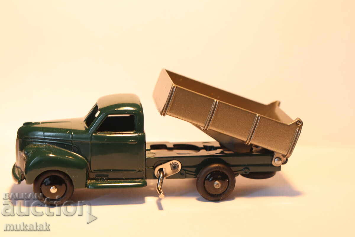DINKY TOYS Studebaker DUMP TRUCK MODEL CAR - 6