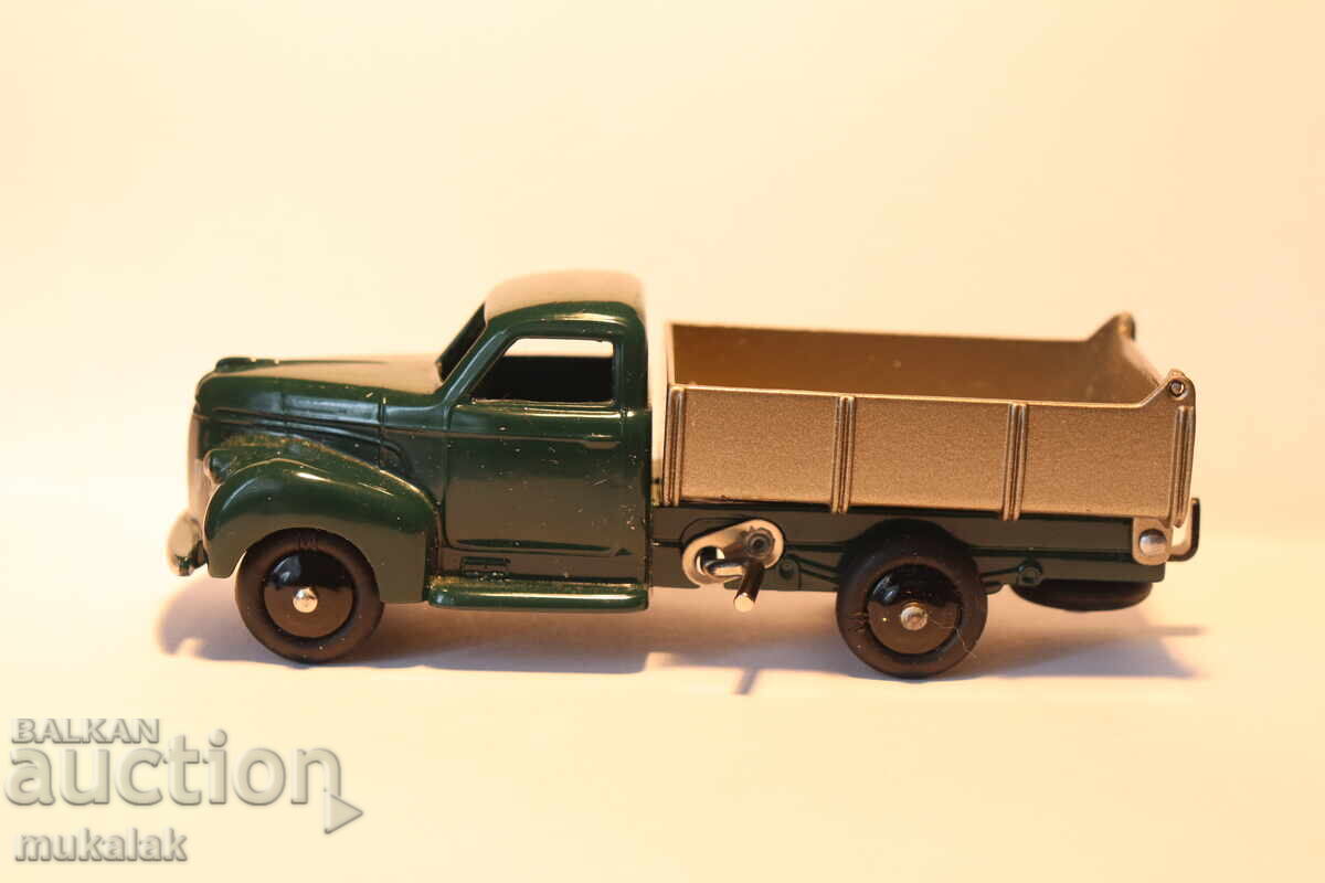 DINKY TOYS Studebaker DUMP TRUCK MODEL CAR