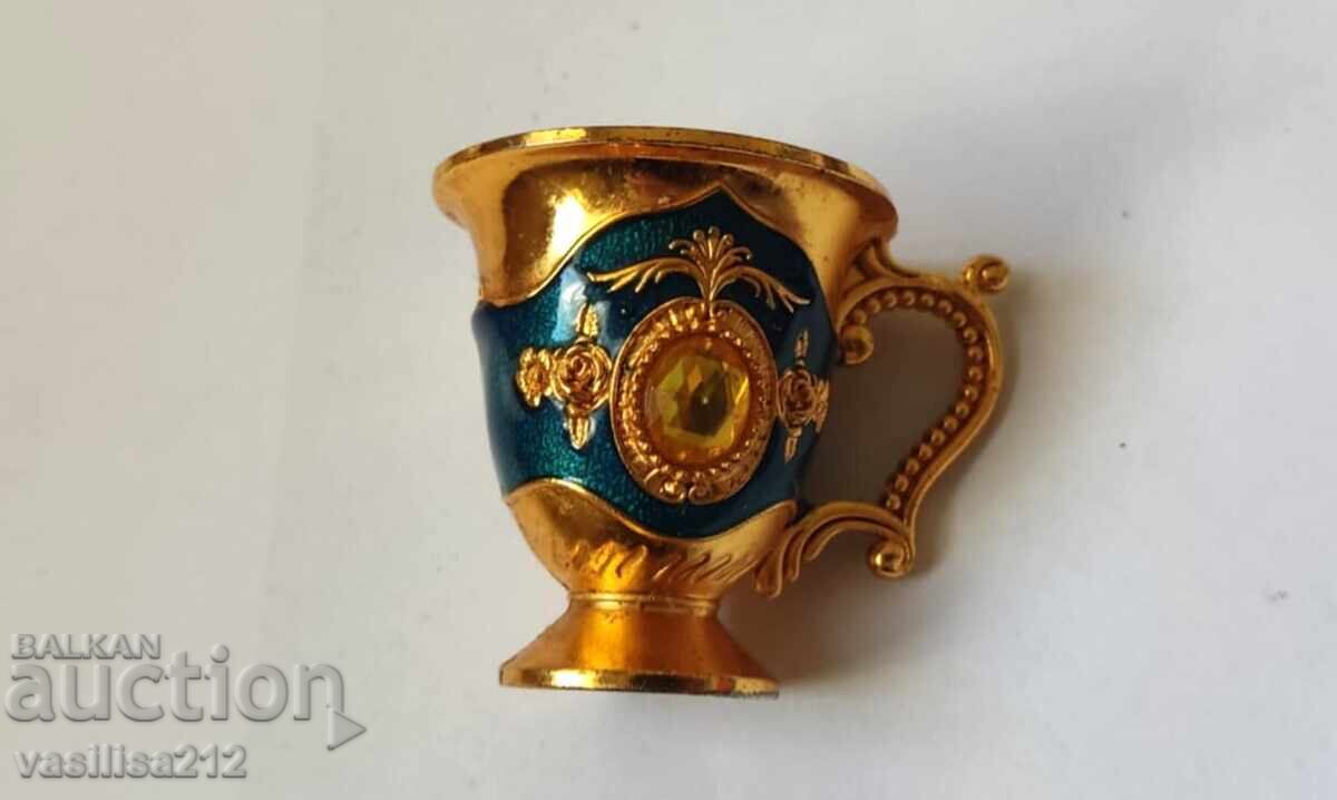 Ceșcuță metalică cu preț € 1.00 | 1.96 BGN