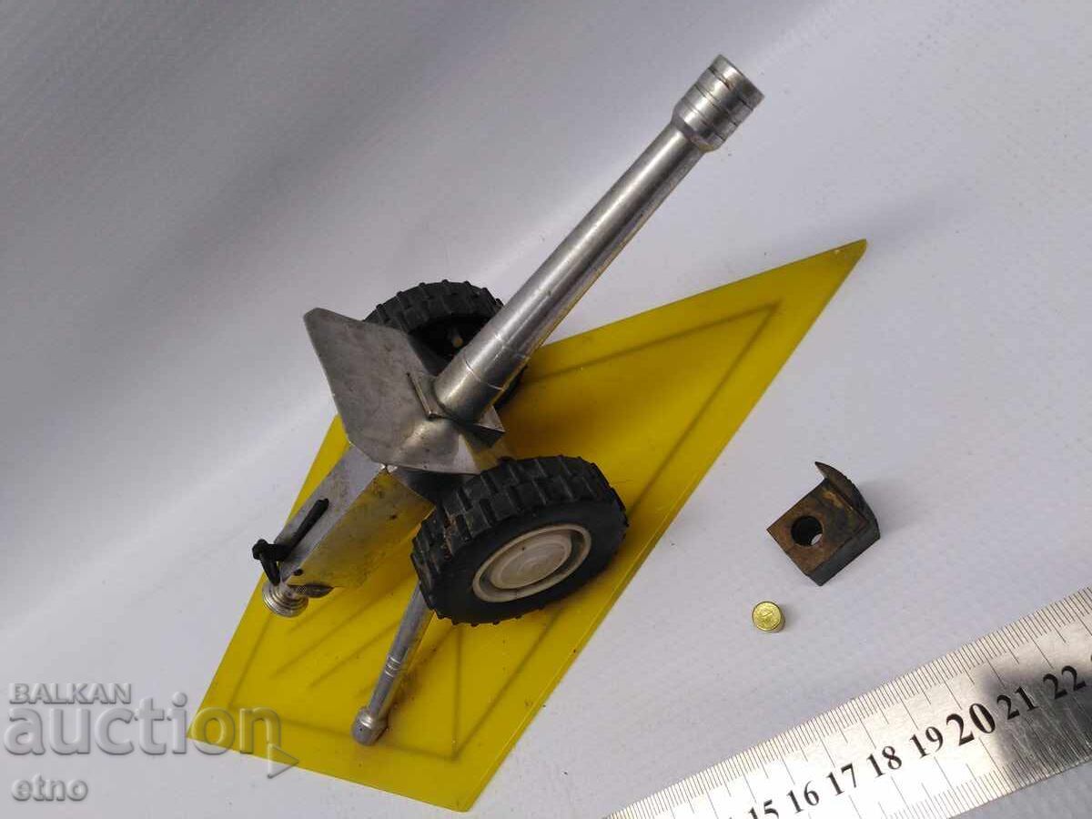 TUN, OBIECT DE ARTILERIE GĂLĂGIOS, CÂINE DE VÂNĂTOARE CU CAPSE DE VÂNĂTOARE, PISTOL, OSA cu preț € 100.00 | 195.58 BGN