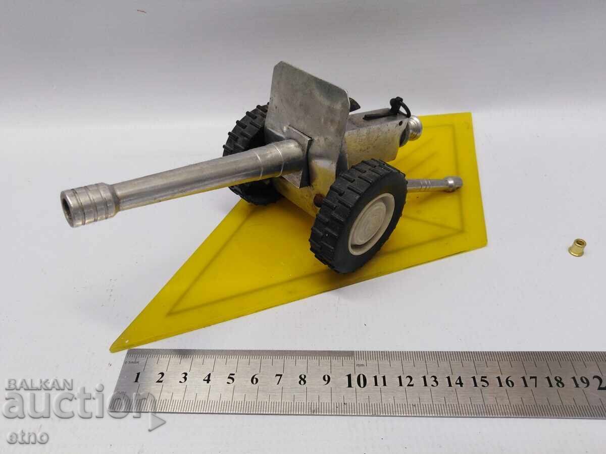 Livrarea TUN, OBIECT DE ARTILERIE GĂLĂGIOS, CÂINE DE VÂNĂTOARE CU CAPSE DE VÂNĂTOARE, PISTOL, OSA