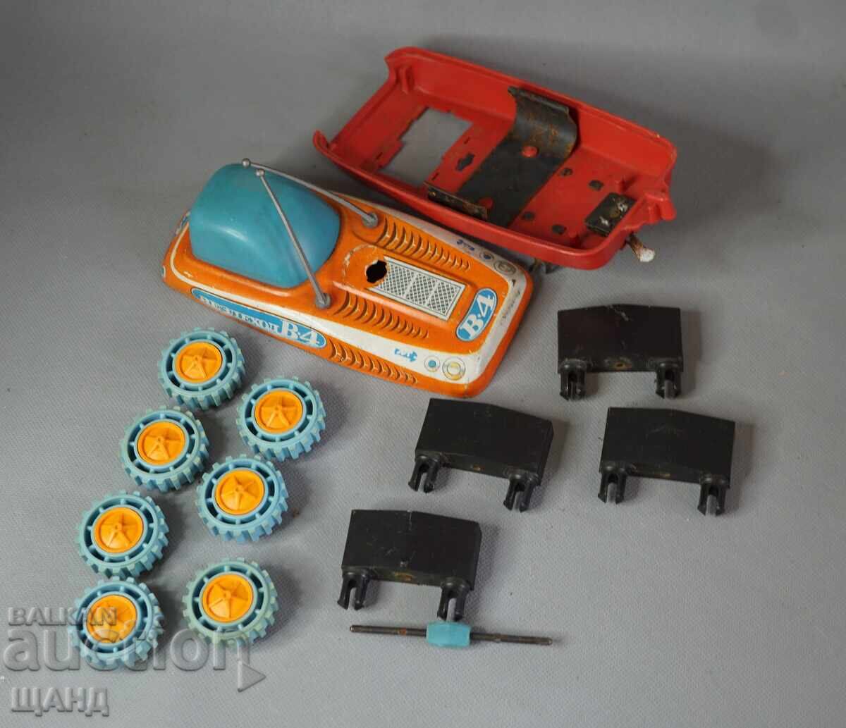 Licitație Jucărie metalică veche rusească model lunohod