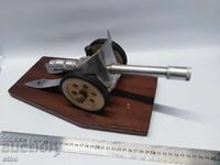 TUN, OBIECT DE ARTILERIE GĂLĂGIOS, CÂINE DE VÂNĂTOARE CU CAPSE DE VÂNĂTOARE, PISTOL, OSA