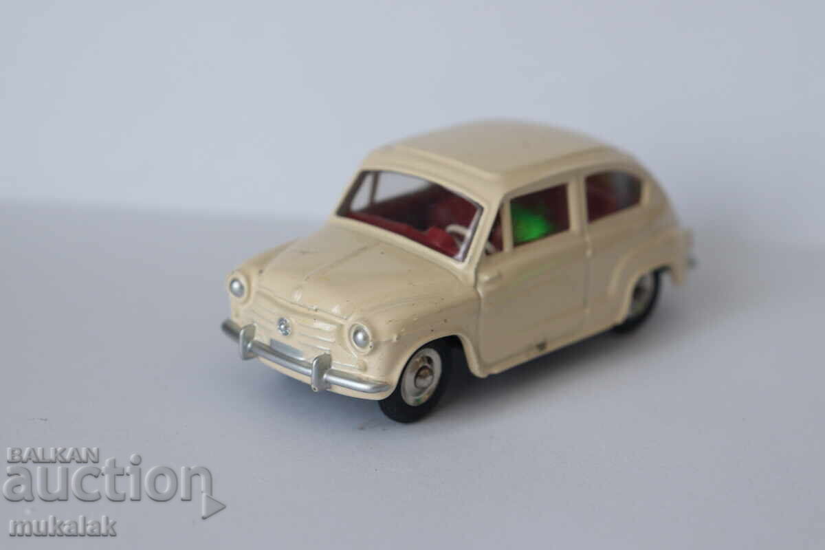 Auction DINKY TOYS FIAT 600 CAR MODEL Auction DINKY TOYS FIAT 600 CAR MODEL