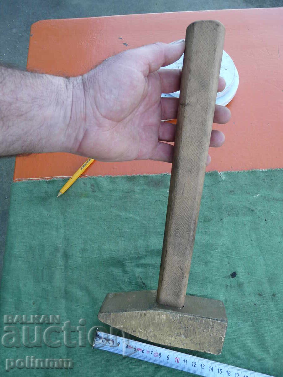 Livrarea Ciocan de bronz - 327