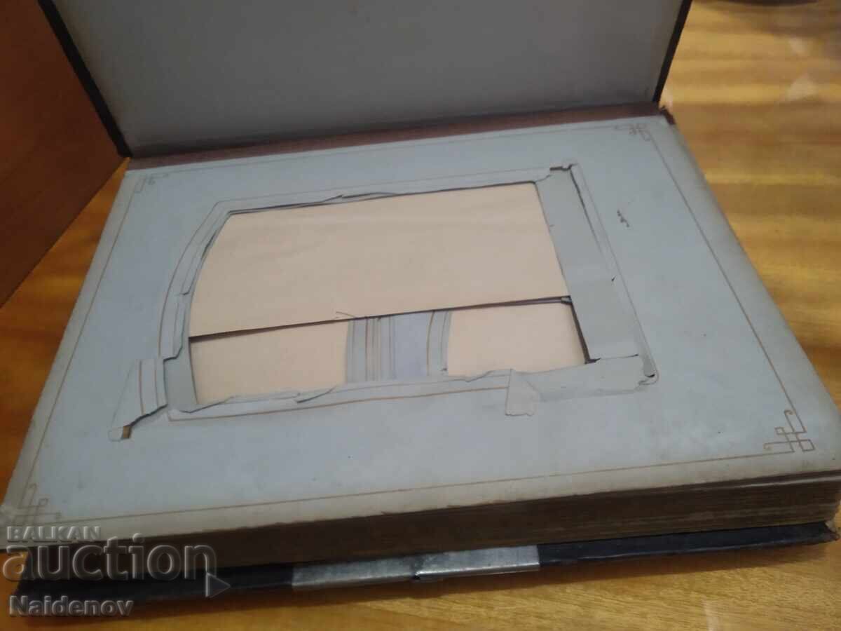 Аукцион Кожен Албум за твърди снимки