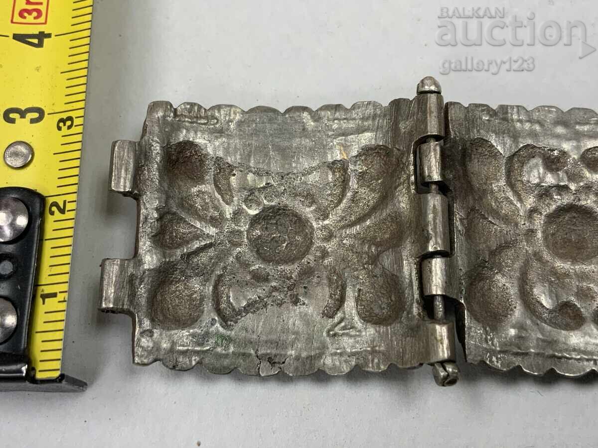 Доставка на Възрожденска гривна сребро сечан