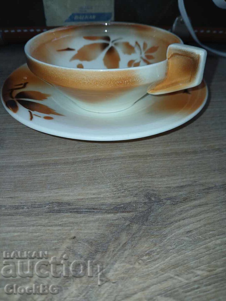 Cupa și farfurie antică 1920 cu preț € 49.99 | 97.77 BGN