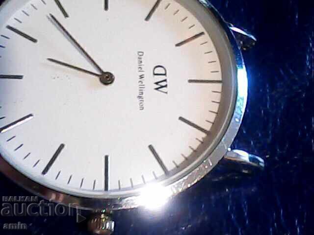 Auction Beautiful watch works with a new battery Auction Beautiful watch works with a new battery