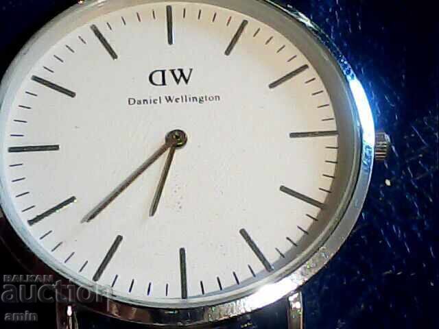 Beautiful watch works with a new battery Beautiful watch works with a new battery