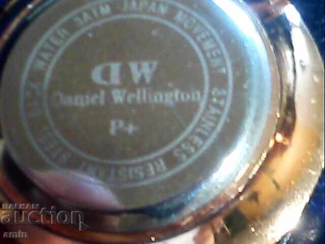 Delivery of Beautiful watch works with a new battery Delivery of Beautiful watch works with a new battery