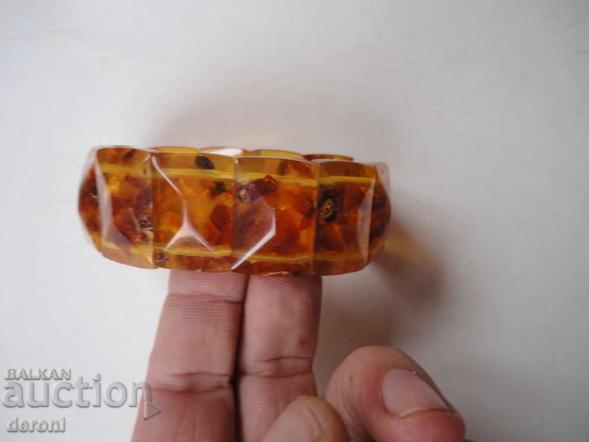 Страхотна гривна от натурален кехлибар с цена € 25.00 | 48.90 лв. Страхотна гривна от натурален кехлибар с цена € 25.00 | 48.90 лв.