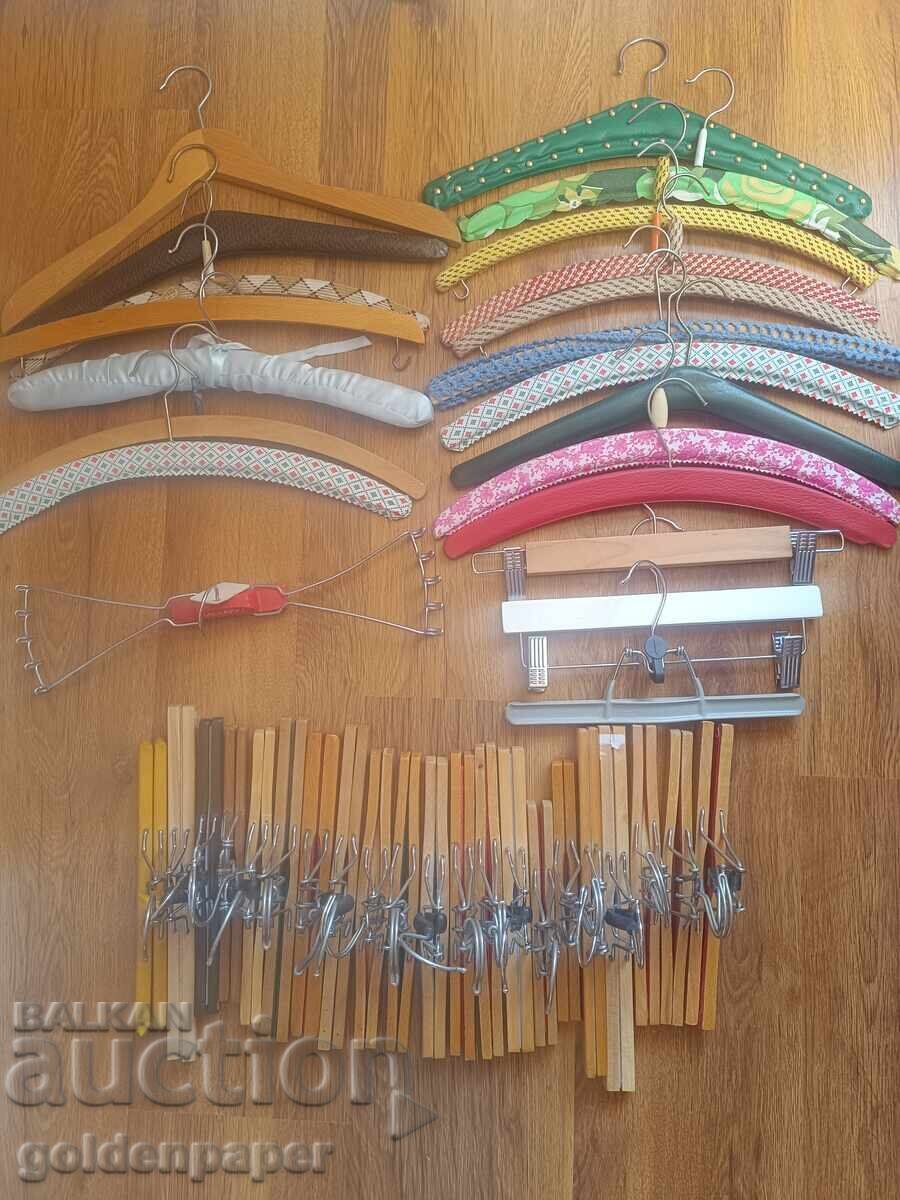 Lot nr. 68 Umerașe germane retro cu preț € 5.00 | 9.78 BGN