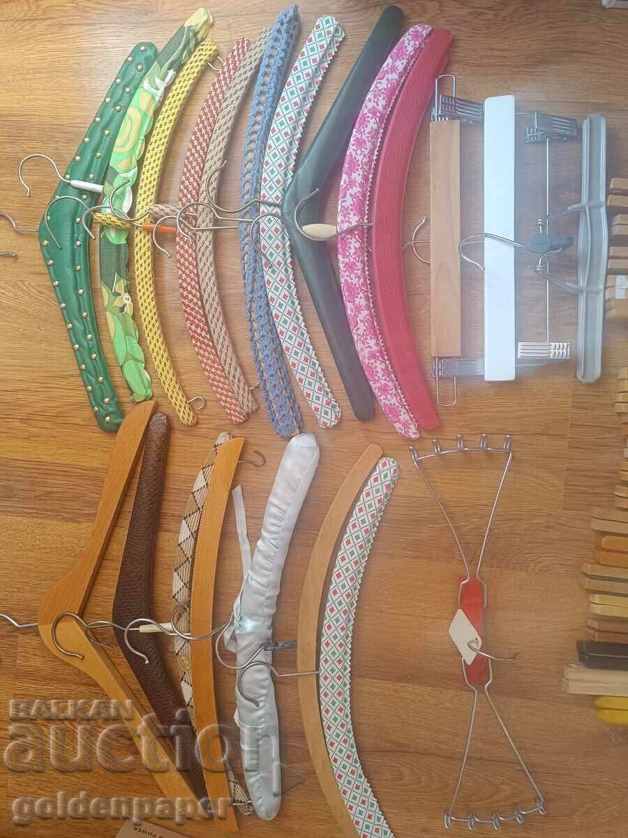 Licitație Lot nr. 68 Umerașe germane retro