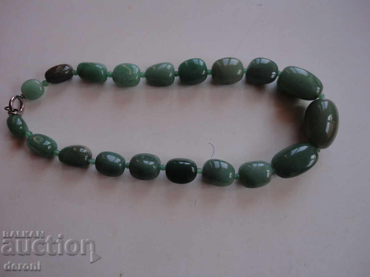 Livrarea Colier superb cu pietre naturale verzi 26 Livrarea Colier superb cu pietre naturale verzi 26