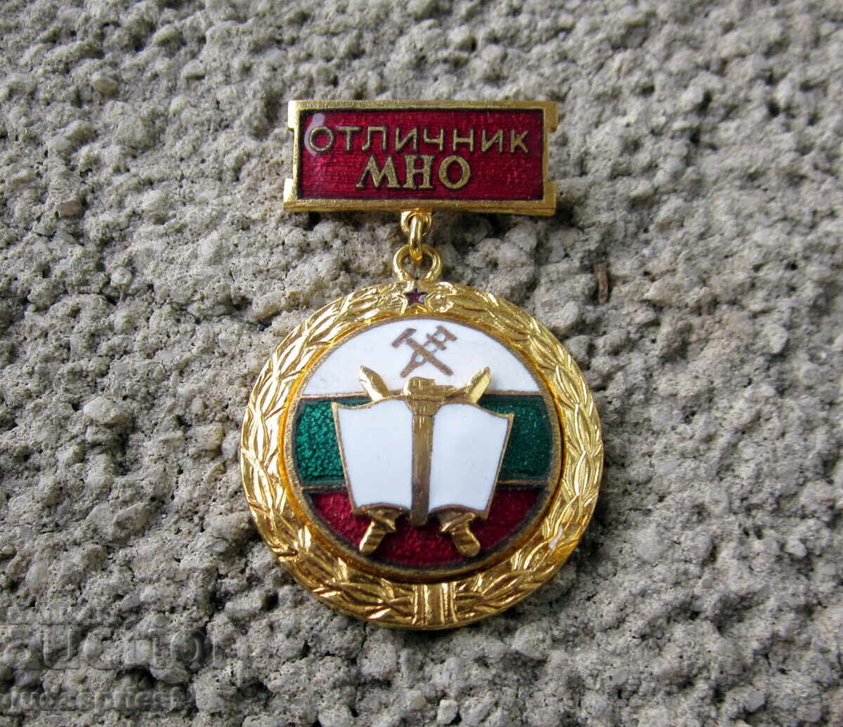 Sots. star Bŭlgarski voenen medal znak otlichnik MNO s emaĭl cu preț € 6.00 | 11.73 BGN