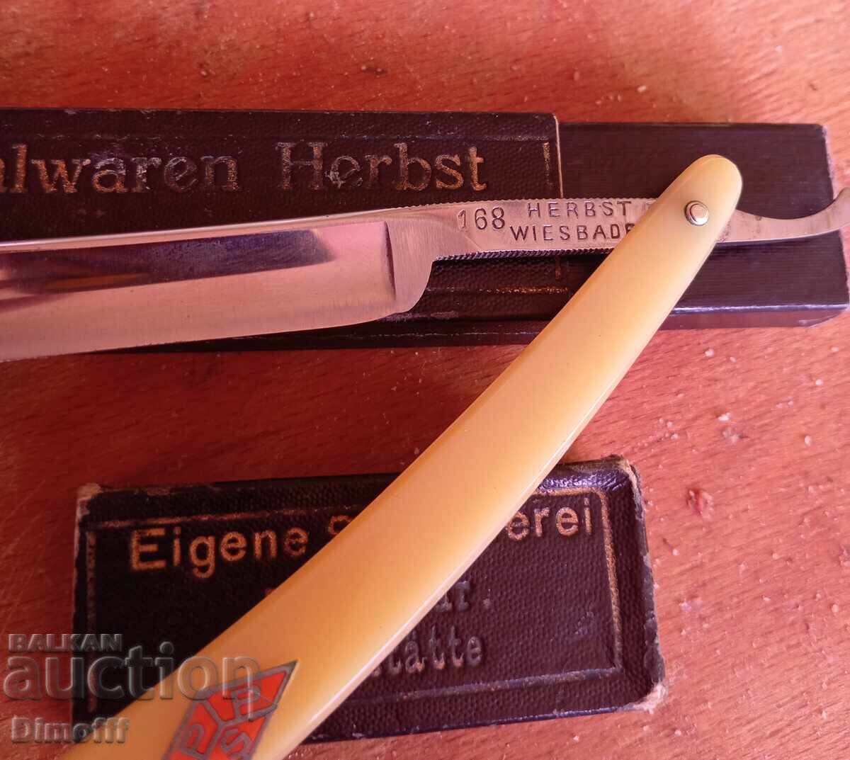 Auction  Razor perfect for a collection
