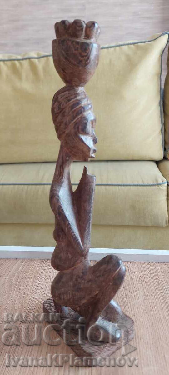 Licitație Sculptură în lemn pentru cunoscători, înălțime 33cm Licitație Sculptură în lemn pentru cunoscători, înălțime 33cm