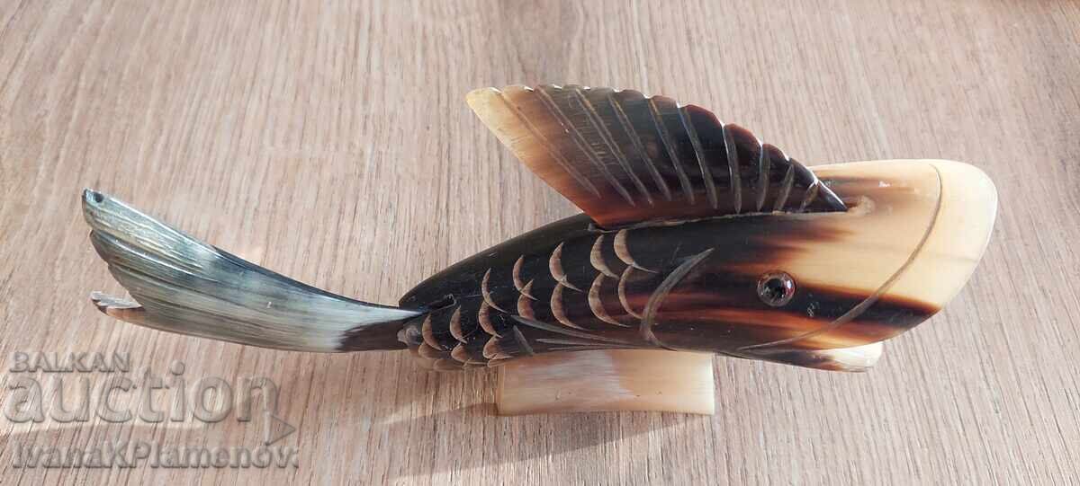 Фигура от кост за ценители с цена € 14.00 | 27.38 лв.