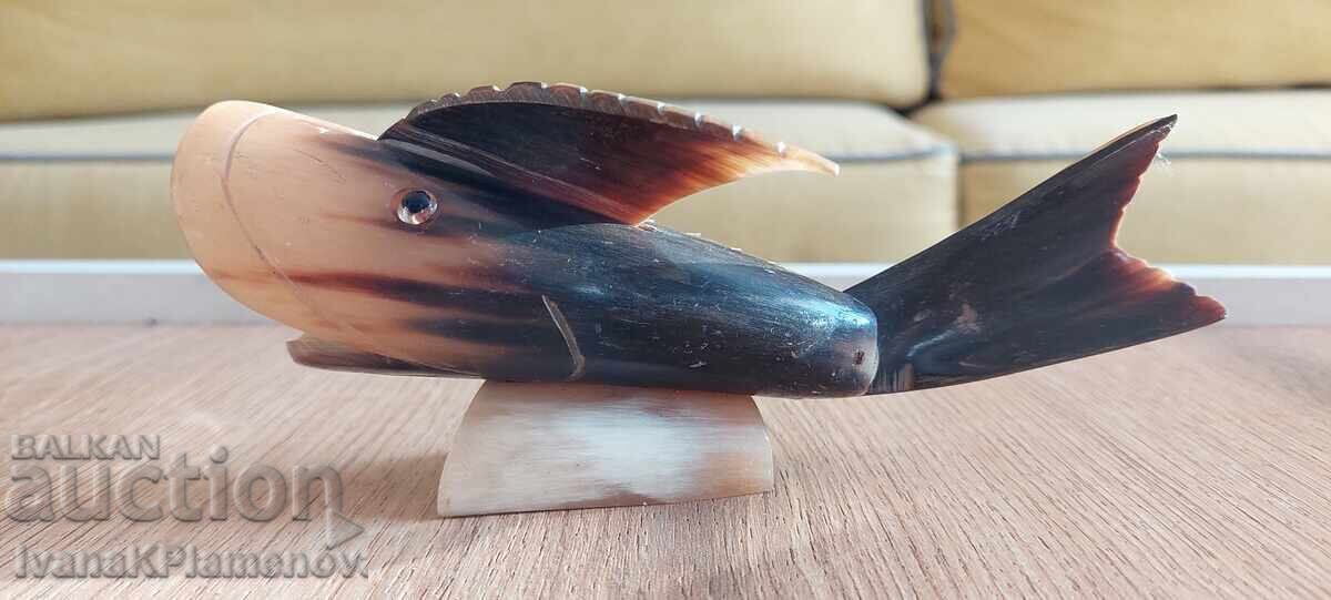 Доставка на Фигура от кост за ценители