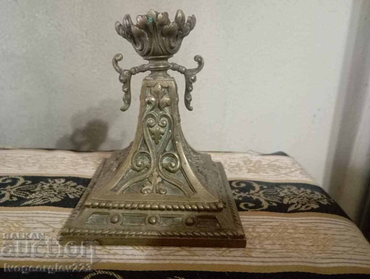 Sfeșnic art deco cu preț € 47.00 | 91.92 BGN