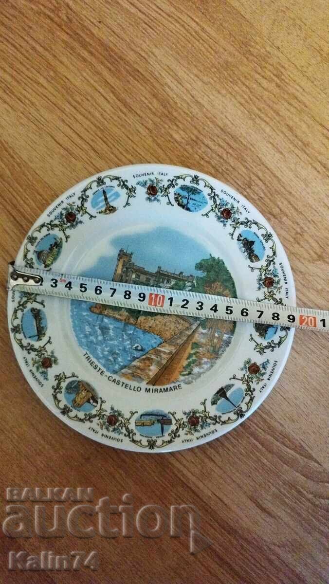 Frumoasă farfurie decorativă din porțelan din Trieste Italia cu preț € 10.00 | 19.56 BGN