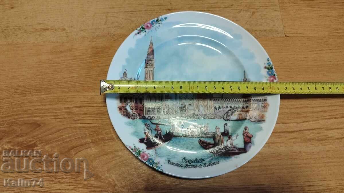Frumoasă farfurie din Veneția, Italia. cu preț € 13.00 | 25.43 BGN Frumoasă farfurie din Veneția, Italia. cu preț € 13.00 | 25.43 BGN