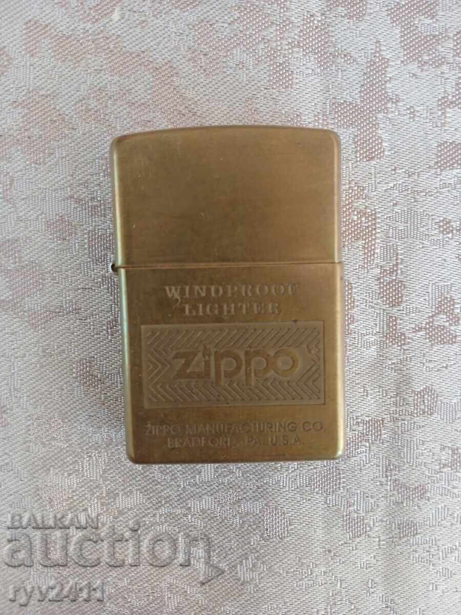 Brichetă clasică rezistentă la vânt Zippo Classic High Polish cu preț € 21.00 | 41.07 BGN