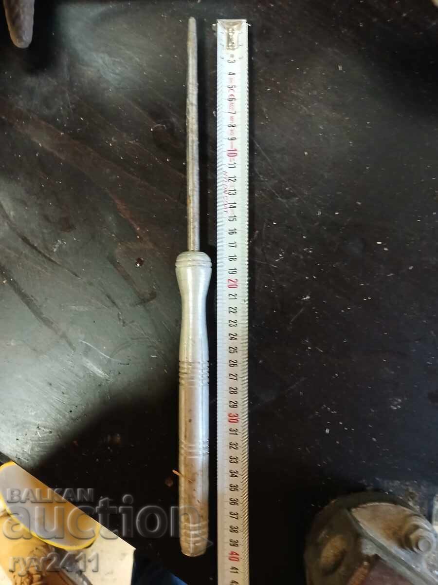 Σετ παλιά κατσαβίδια με μεταλλικές λαβές με τιμή € 28.50 | 55.74 BGN Σετ παλιά κατσαβίδια με μεταλλικές λαβές με τιμή € 28.50 | 55.74 BGN