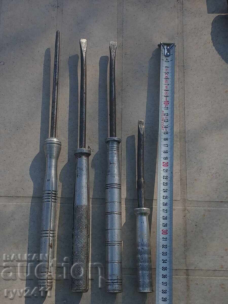 Σετ παλιά κατσαβίδια με μεταλλικές λαβές Σετ παλιά κατσαβίδια με μεταλλικές λαβές