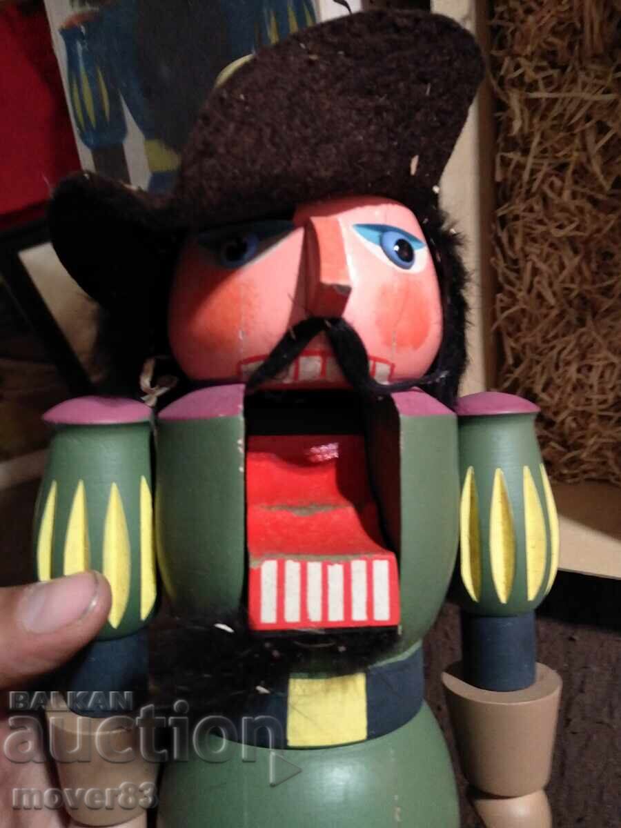 Licitație Spărgător de nuci. Germania