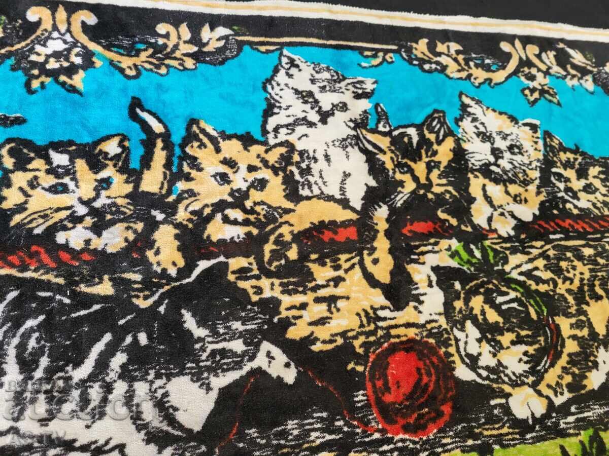 Доставка на Плюшен ковьор котета