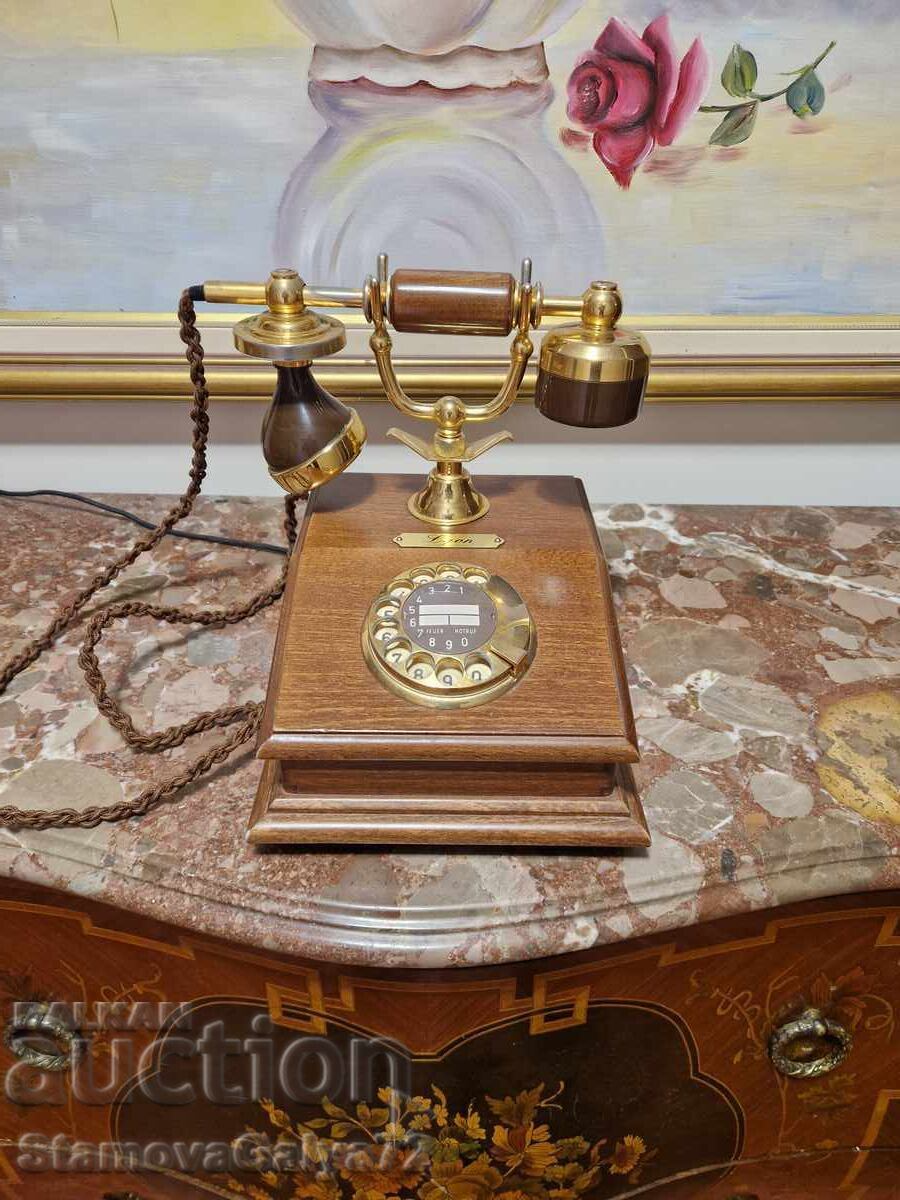 Telefon antic francez din lemn, superb cu preț € 123.00 | 240.57 BGN Telefon antic francez din lemn, superb cu preț € 123.00 | 240.57 BGN
