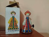 Тенекиена механична играчка АЛЕНУШКА /МОСКВА 80 СССР