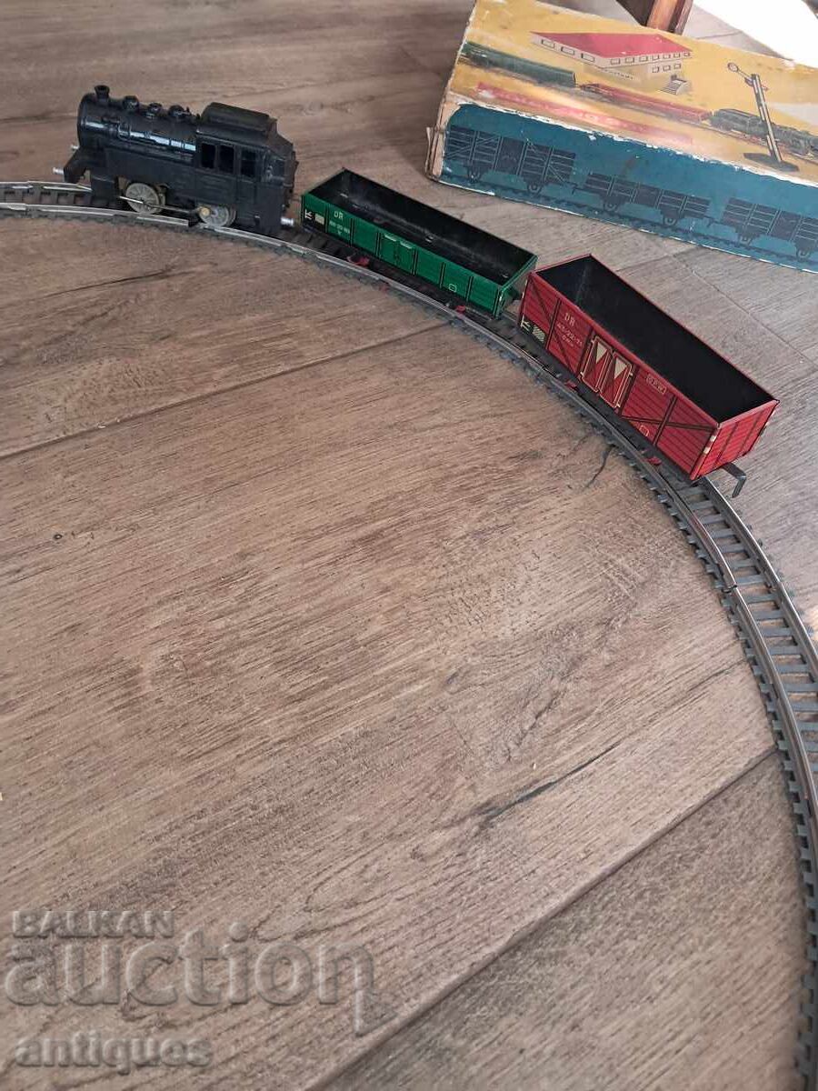 Παλιό γερμανικό τρένο με ράγες - 7