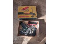 Trenuleț german vechi cu șine