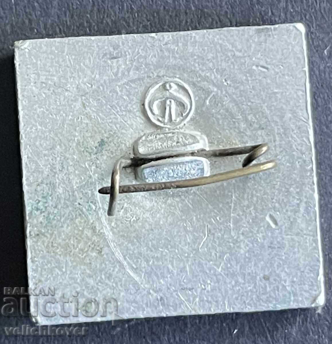 42610 SSSR semn tractor Belarus YUMZ 6/L/M cu preț € 2.50 | 4.89 BGN