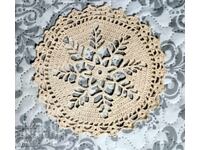 Πωλείται καινούργιο χειροποίητο πλεκτό καρέ τύπου χιονονιφάδας χρώμα εκρού