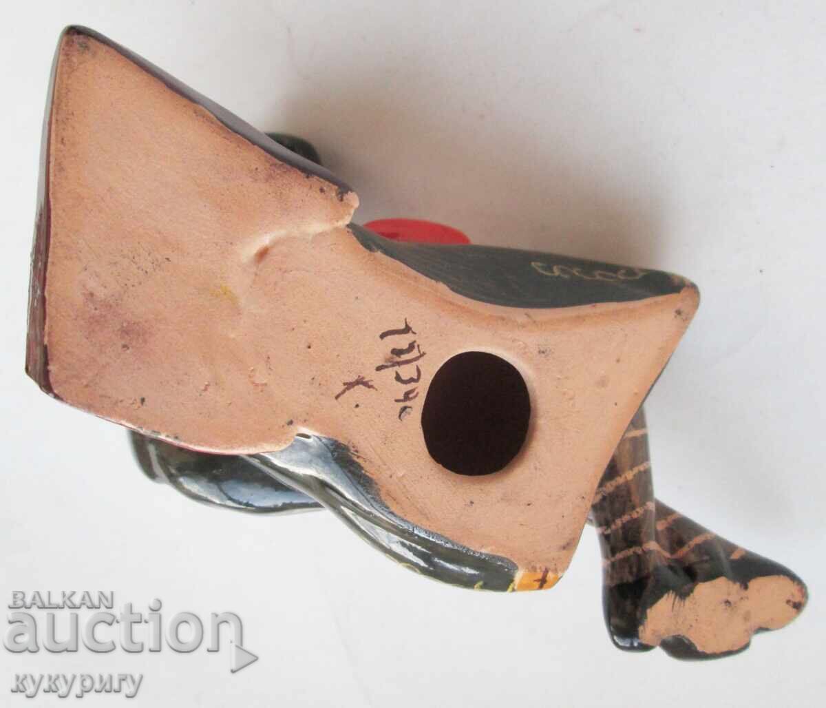 Statuetă ceramică veche, figură Mamă cu costum popular alăptează bebeluș cu preț € 100.00 | 195.58 BGN Statuetă ceramică veche, figură Mamă cu costum popular alăptează bebeluș cu preț € 100.00 | 195.58 BGN