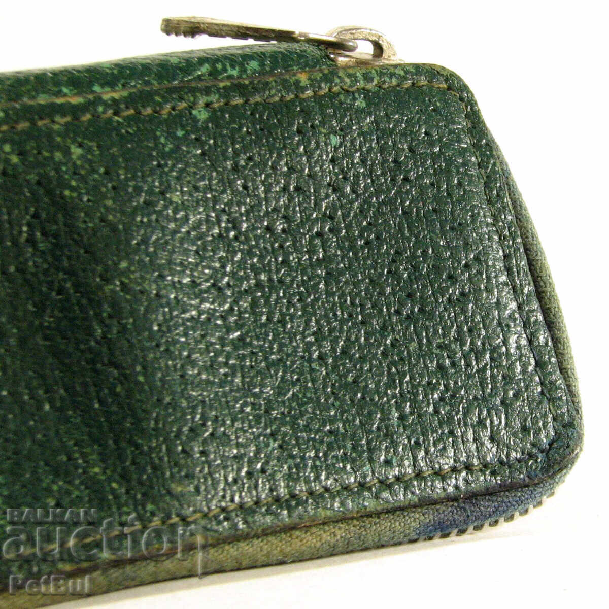 Доставка на Стар Комплект за Маникюр Седефен Ефект в 'Кожен' Несесер