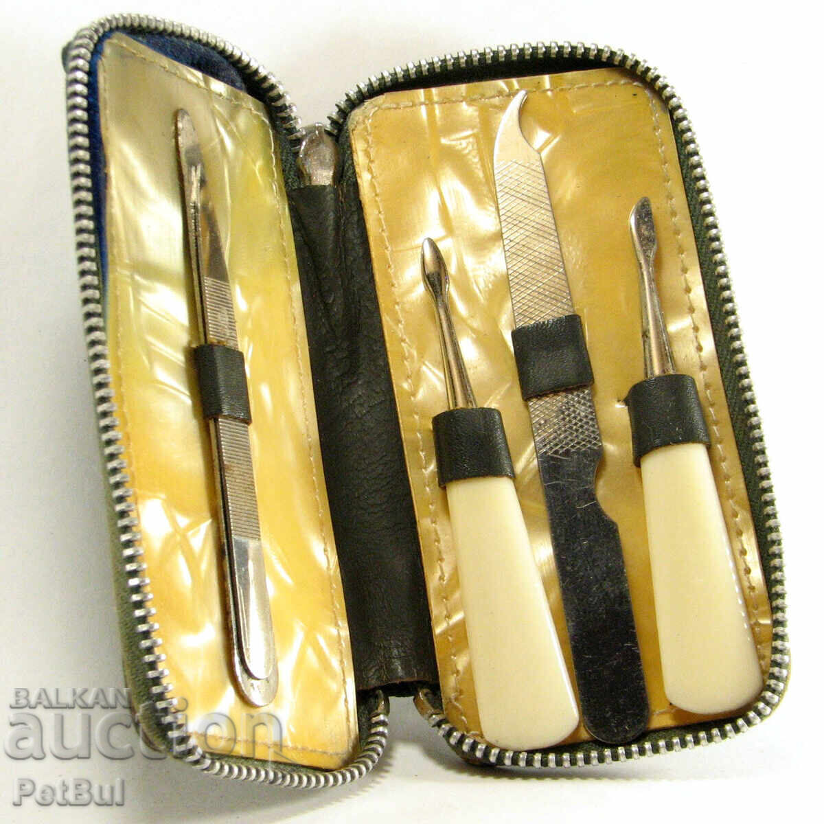 Стар Комплект за Маникюр Седефен Ефект в 'Кожен' Несесер