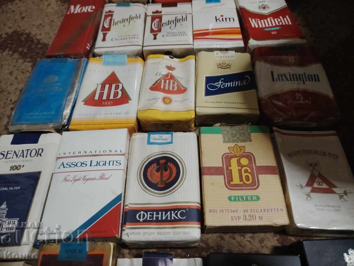 Licitație Pachete vechi de țigări Licitație Pachete vechi de țigări