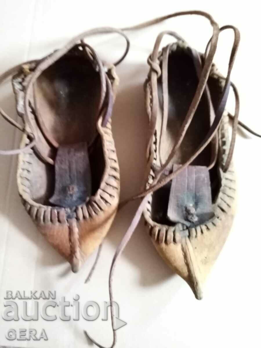 κελαηδούσαν