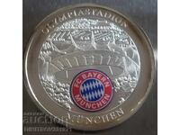 1$, Либерия, 2002 г. Тема: Байерн Мюнхен