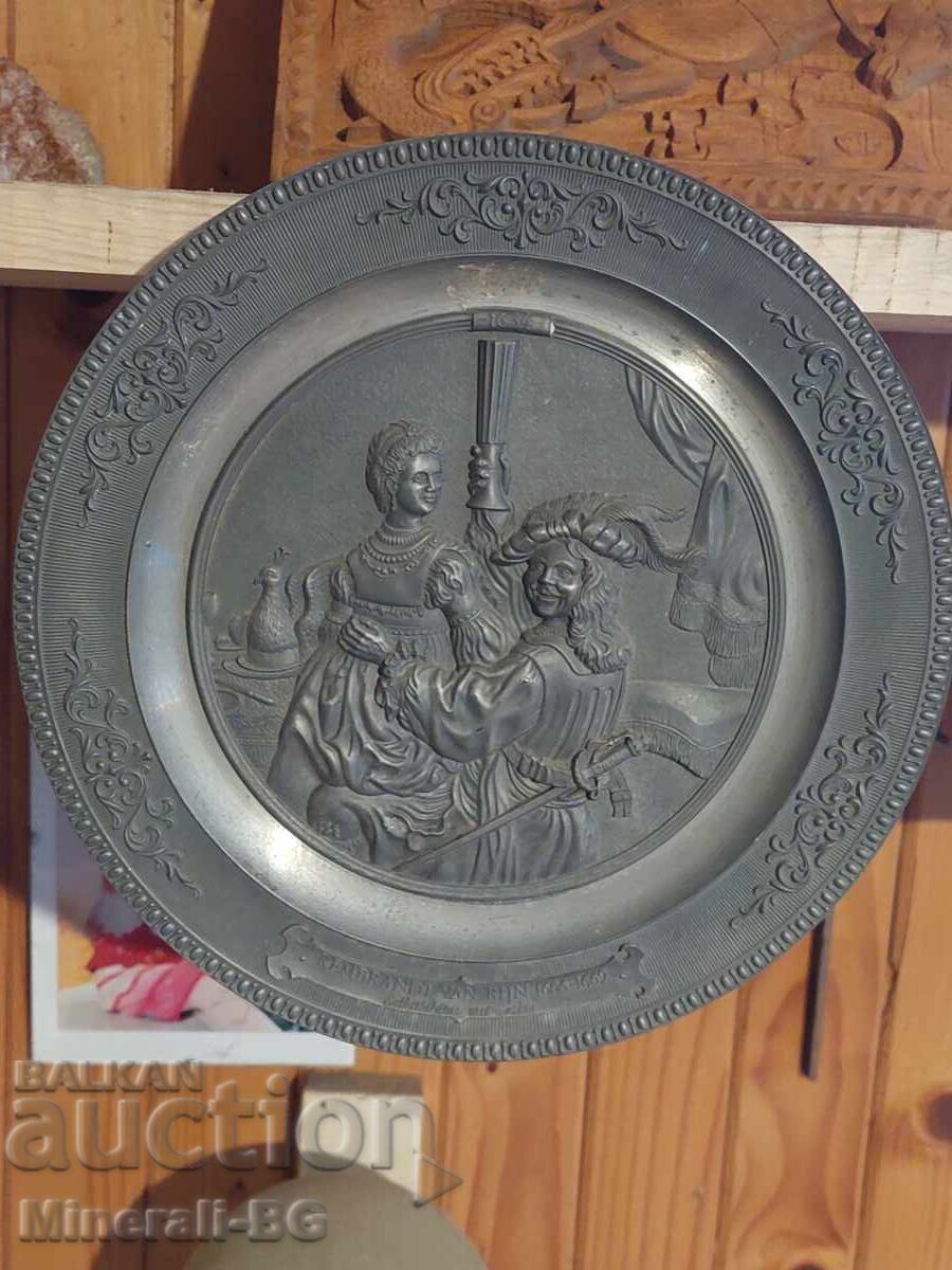 Παλιό πιάτο από κασσίτερο Παλιό πιάτο από κασσίτερο