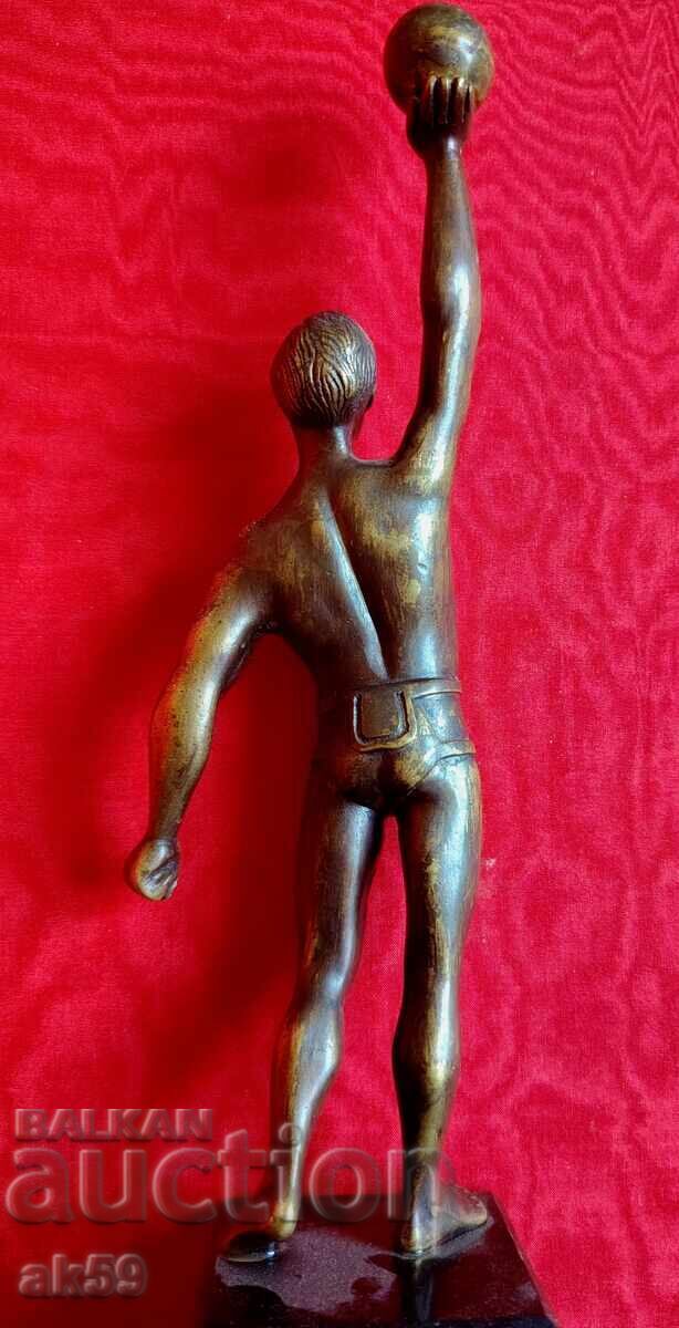Figurină metalică atlet cu preț € 160.00 | 312.93 BGN Figurină metalică atlet cu preț € 160.00 | 312.93 BGN