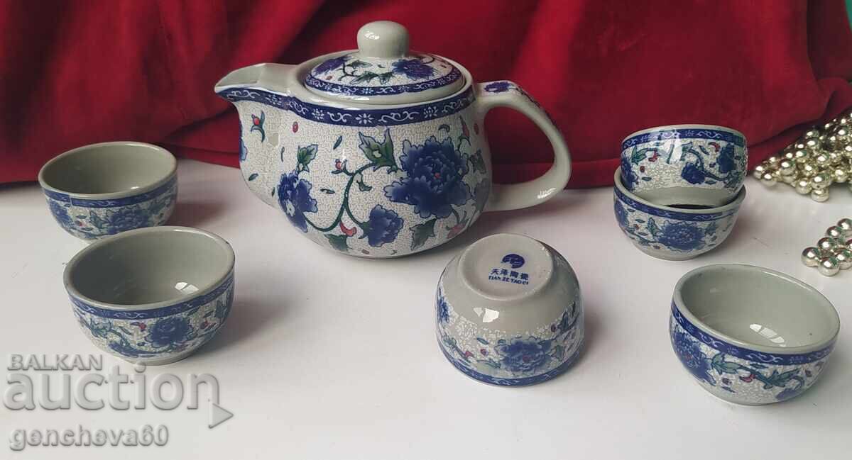 Ceainic chinezesc cu cești pentru degustare de ceai Ceainic chinezesc cu cești pentru degustare de ceai