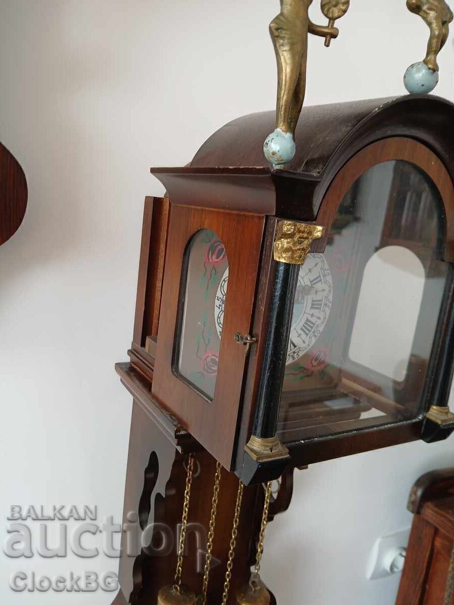 Licitație Ceas de perete mecanic olandez cu figură Atlas și trompetă