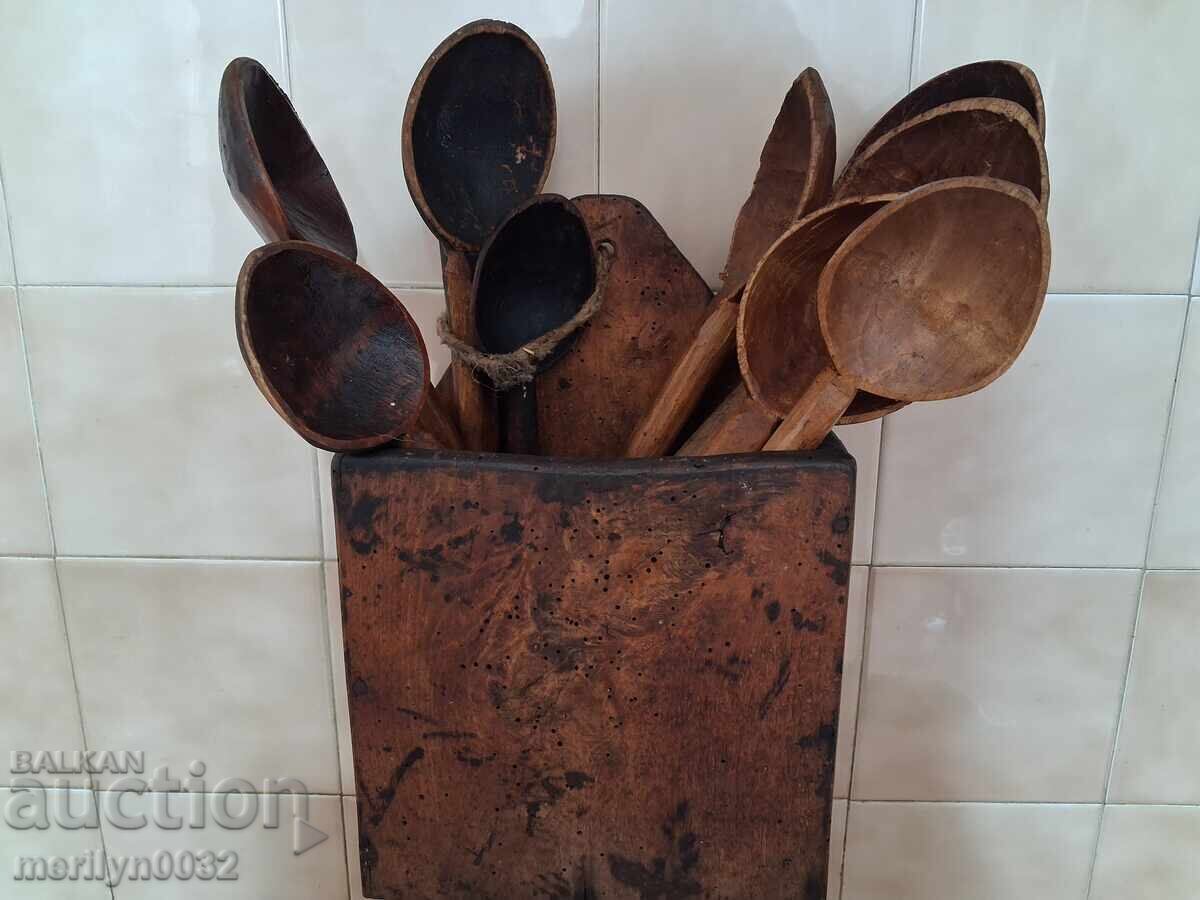 Стар български лъжичник дървения примитив лъжици лъжица с цена € 69.98 | 136.87 лв.